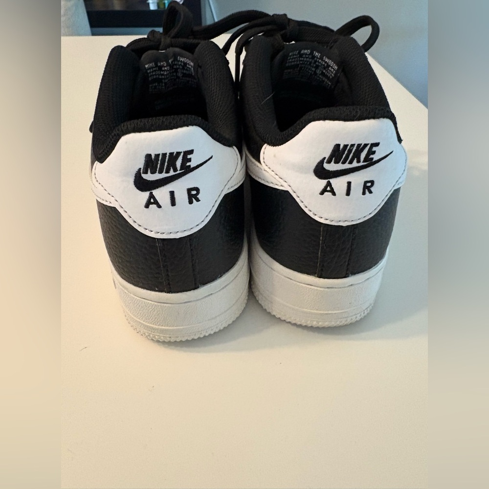 Nike Air Force 1 black/‎ white youth 6.5 (fits women’s 8-8.5) - Picture 5 of 10